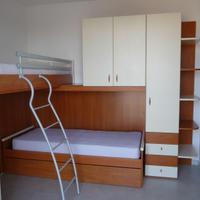 Letto a castello 3 posti con armadio e cassettiera