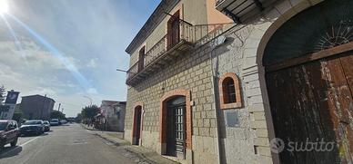 Casa indipendente 300 mq, Abitazione - Commerciale