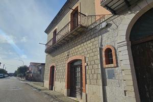 Casa indipendente 300 mq, Abitazione - Commerciale