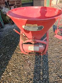 Spandiconcime Cosmo L500