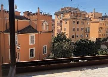 STANZA SINGOLA in zona GEMELLI / BALCONE