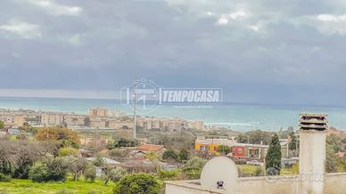 Trilocale 100mq terrazzo, posto auto vista mare pa