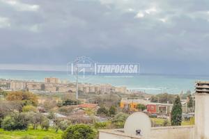 Trilocale 100mq terrazzo, posto auto vista mare pa