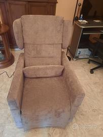 Poltrona elettrica XL mai usata con tavolino
