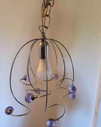 Lampadario moderno cromo con cristalli lilla 