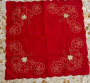 Centrino quadrato rosso