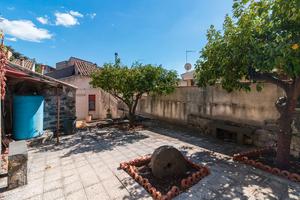 Casa singola di 167 mq- cortile interno e garage d