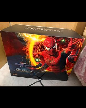 hot toys spiderman tobey maguire