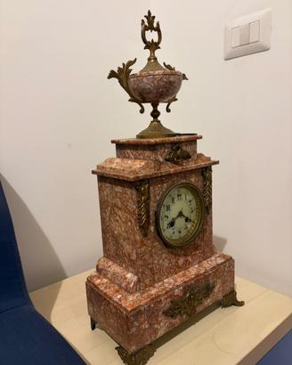 Orologio stile impero in marmo rosa e bronzo