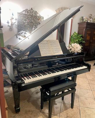 Splendido pianoforte a coda Steinway & Sons_S 155