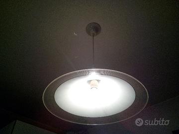 Lampadario da cucina in plastica