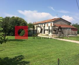 RUSTICO DA RISTRUTTURARE CON SCOPERTO PRIVATO RIF: