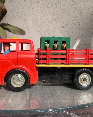 Camioncino della MARX con galline anni 60