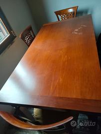 arredamento libreria e tavolo 