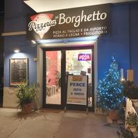 Pizzeria con forno a legna