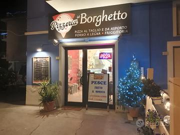 Pizzeria con forno a legna