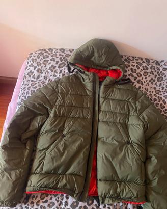 Piumino Kejo verde interno rosso