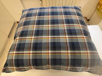 due grandi cuscini sfoderabili stoffa scozzese blu