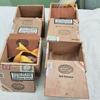 Scatoli di sigari vuoti