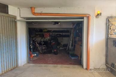 Garage singolo piano seminterrato di palazzina