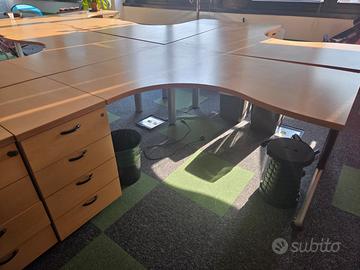 Scrivania da ufficio in legno con cassettiera