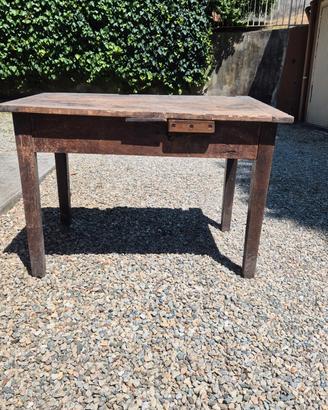 Tavolo rustico in legno