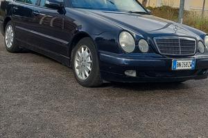 Mercedes E220 CDI anno 2000 km 223000.