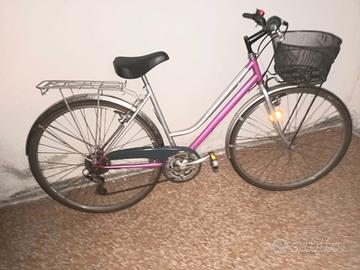 bicicletta da donna con cambio e  cestino