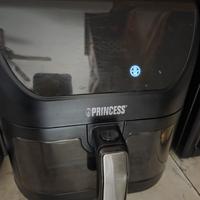 friggitrice ad aria marca princess 8l. mai usata 