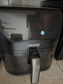 friggitrice ad aria marca princess 8l. mai usata 
