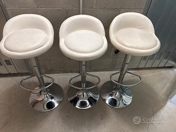 Tre Sgabelli con pistone