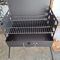 Barbecue portatile a carbonella in metallo nero