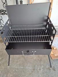 Barbecue portatile a carbonella in metallo nero
