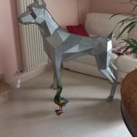 cane doberman in metallo