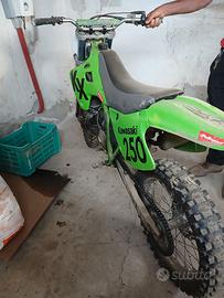 moto cross kawasaki 250 cc 2 tempi