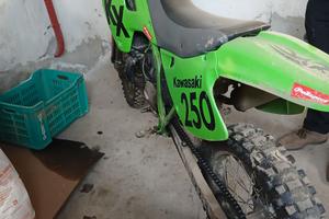 moto cross kawasaki 250 cc 2 tempi