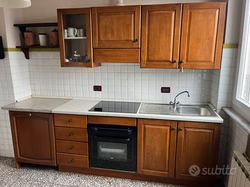 Cucina in legno completa di induzione e forno