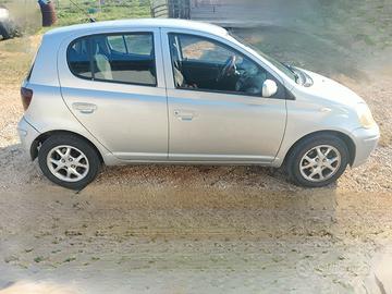 TOYOTA Yaris - 2004