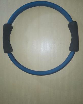 Anello da Pilates blu con impugnature nere