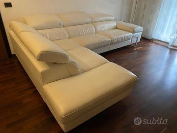 Divano in pelle Poltrone e Sofa