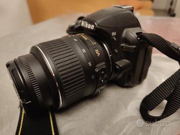 Nikon D3100 con obiettivo 