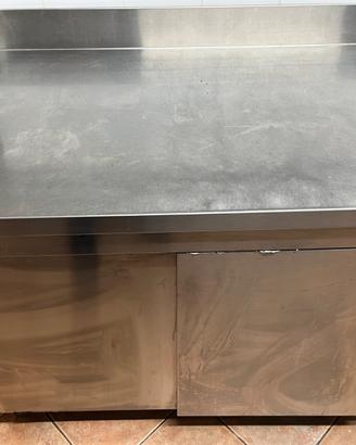 Tavolo acciaio cucina