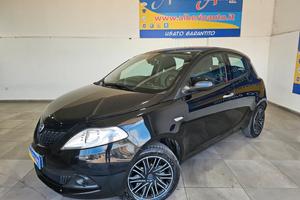 Lancia Ypsilon 1.0 firefly hybrid Silver s&s 70cv
