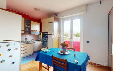 Bilocale a reddito con balcone in corte