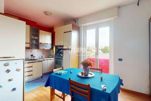 Bilocale a reddito con balcone in corte