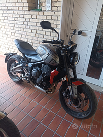 Triumph trident 660 Red devil