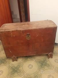 Baule antico in legno