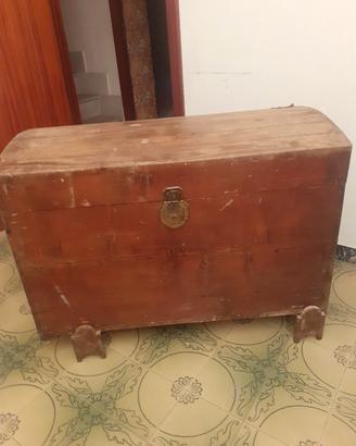 Baule antico in legno