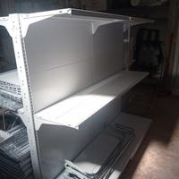 scaffalature bifacciali arredo negozio 