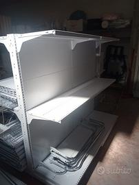 scaffalature bifacciali arredo negozio 